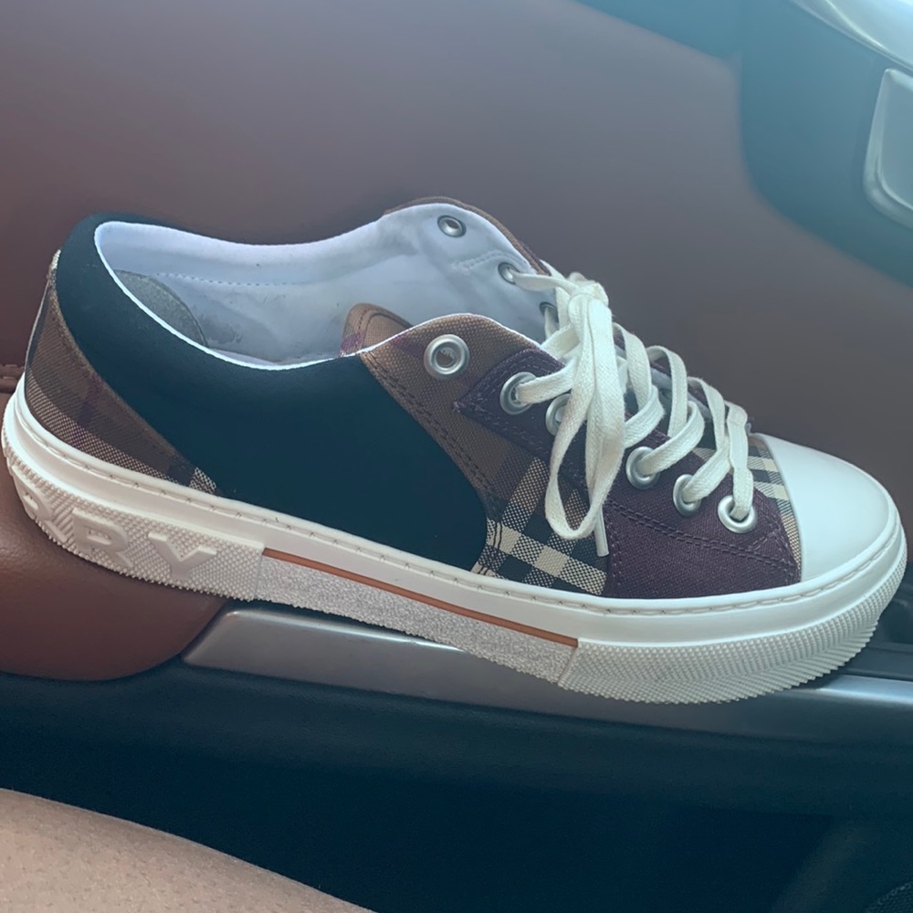 I’m selling my Burberry shoes
